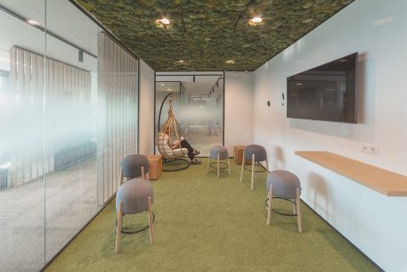 Duurzame groene vloer kantoorruimte