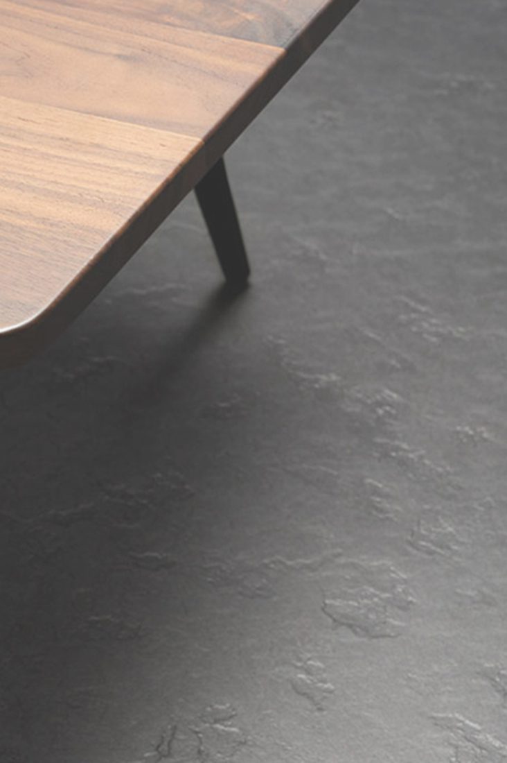 Marmoleum detail vloer Projectvloeren Nederland zwarte vloer